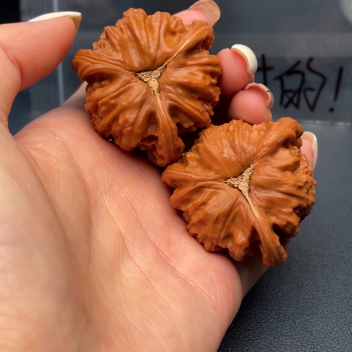 小***奶吊坠文玩核桃白狮子