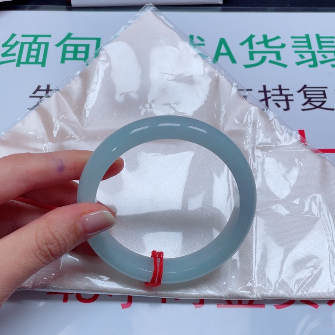 啊***呀翡翠未镶嵌手镯冰蓝