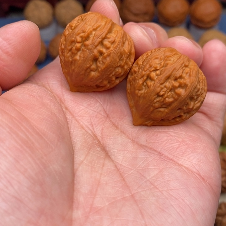 文玩核桃把件桃心粗筋