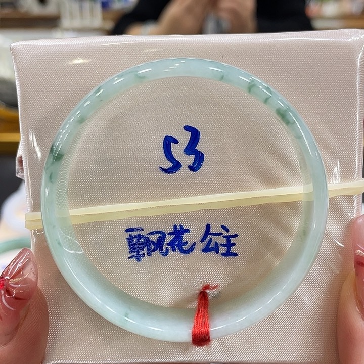 翡翠手镯未镶嵌翡翠手镯