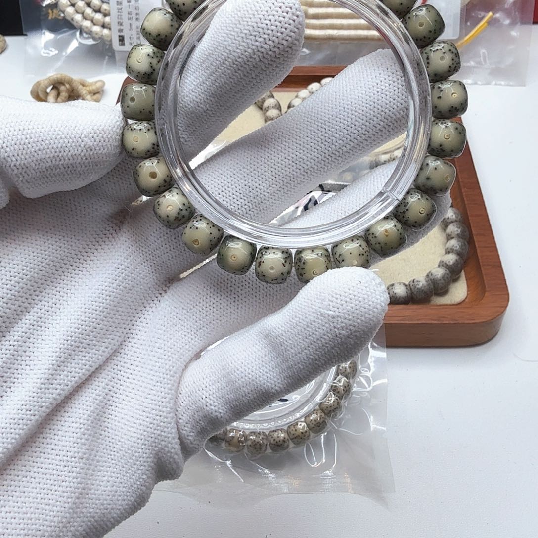 星月菩提吊坠1糯冰绿包白大眼睛9左右单圈