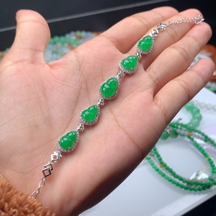 翡翠手镯未镶嵌卡