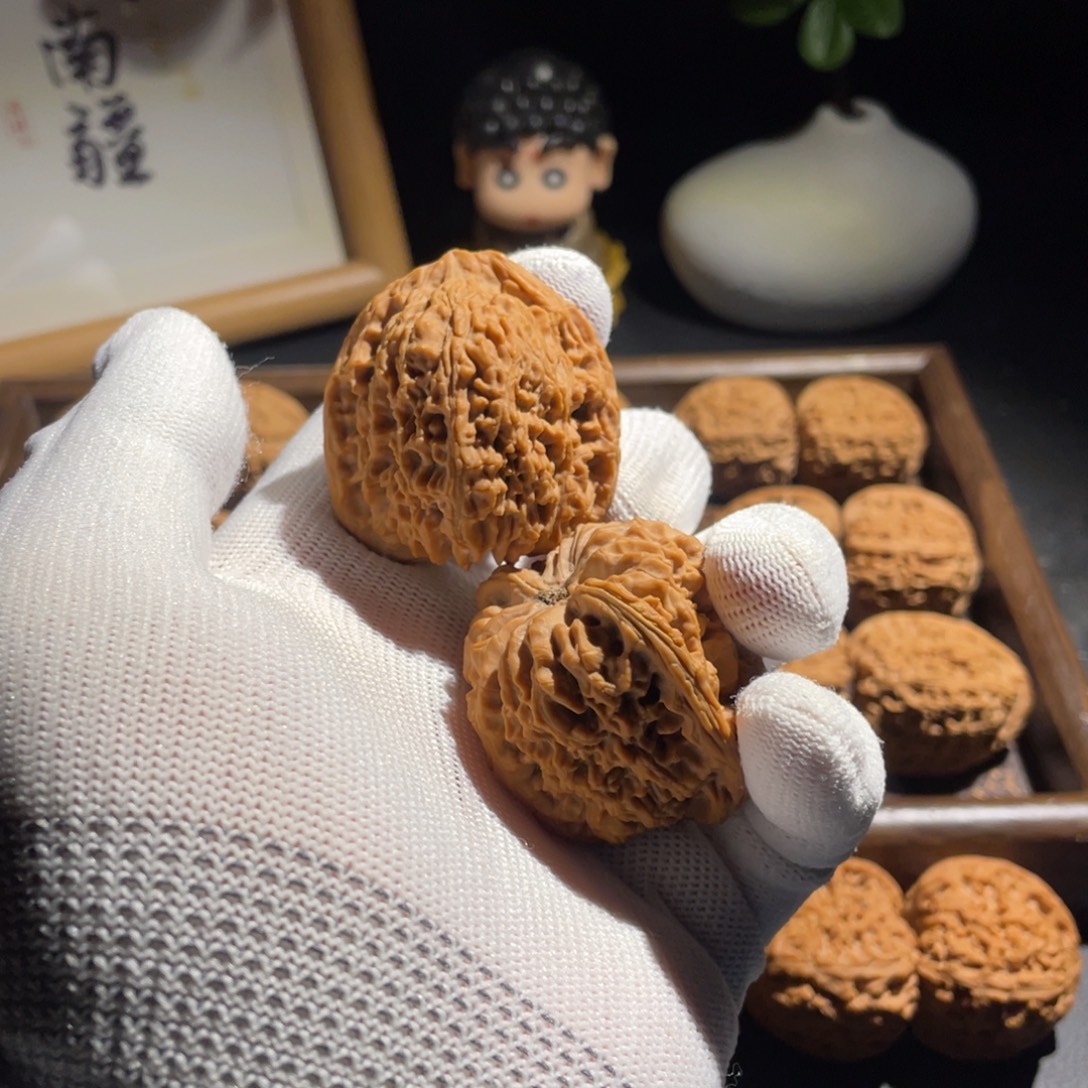 竣***巴文玩核桃吊坠核桃