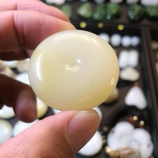 九***月和田玉未镶嵌颈饰