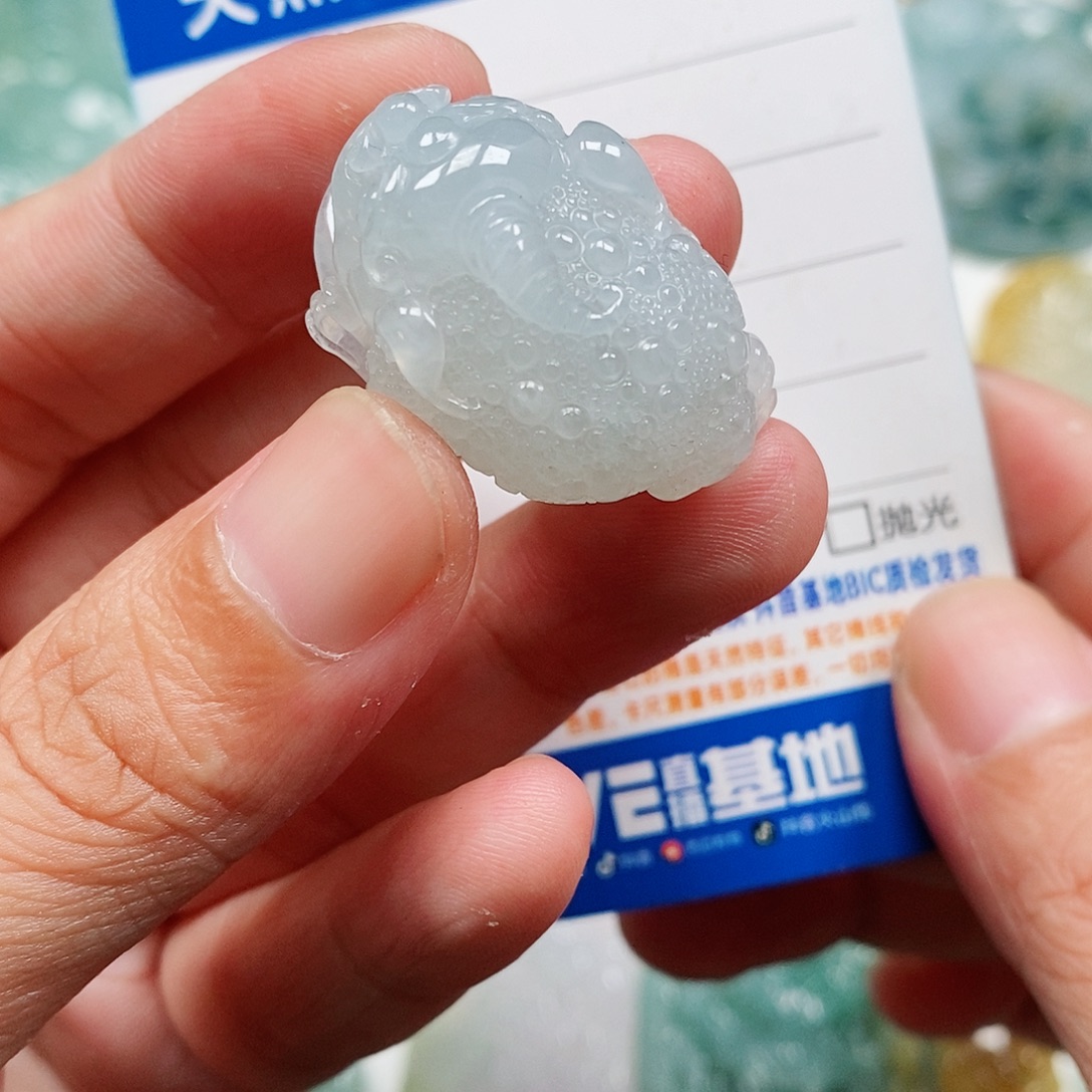 翡翠未镶嵌颈饰金蟾