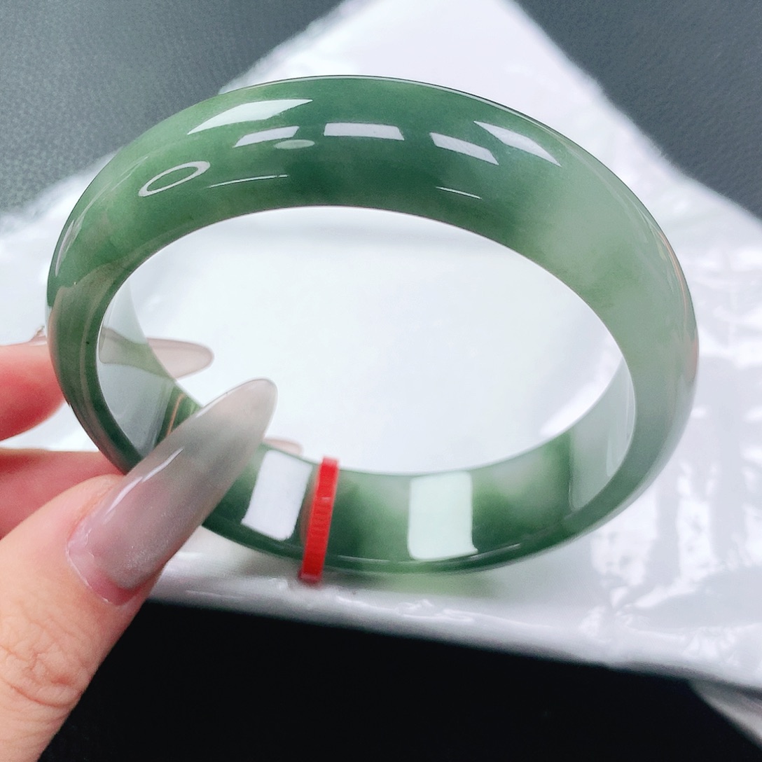 翡翠手镯未镶嵌56圈