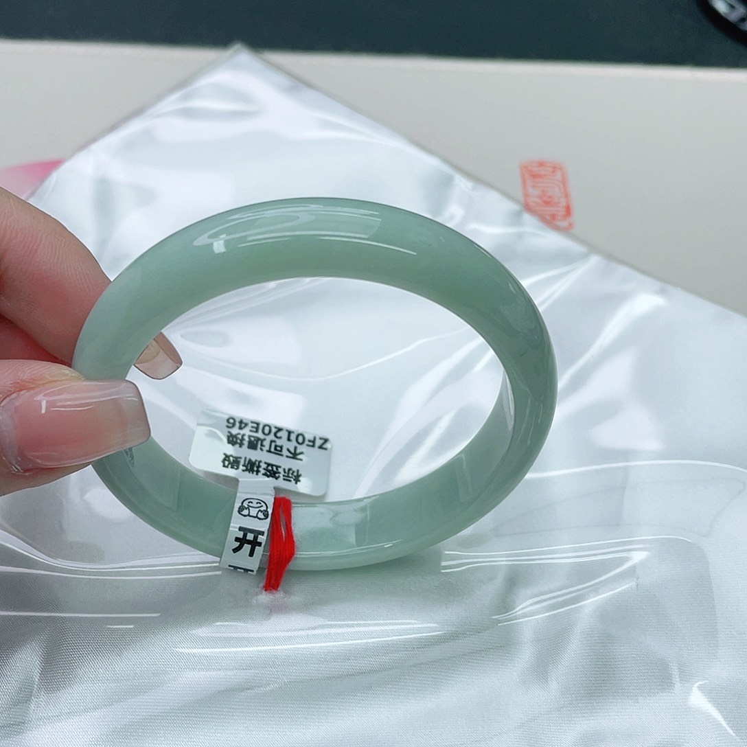 翡翠手镯未镶嵌正57