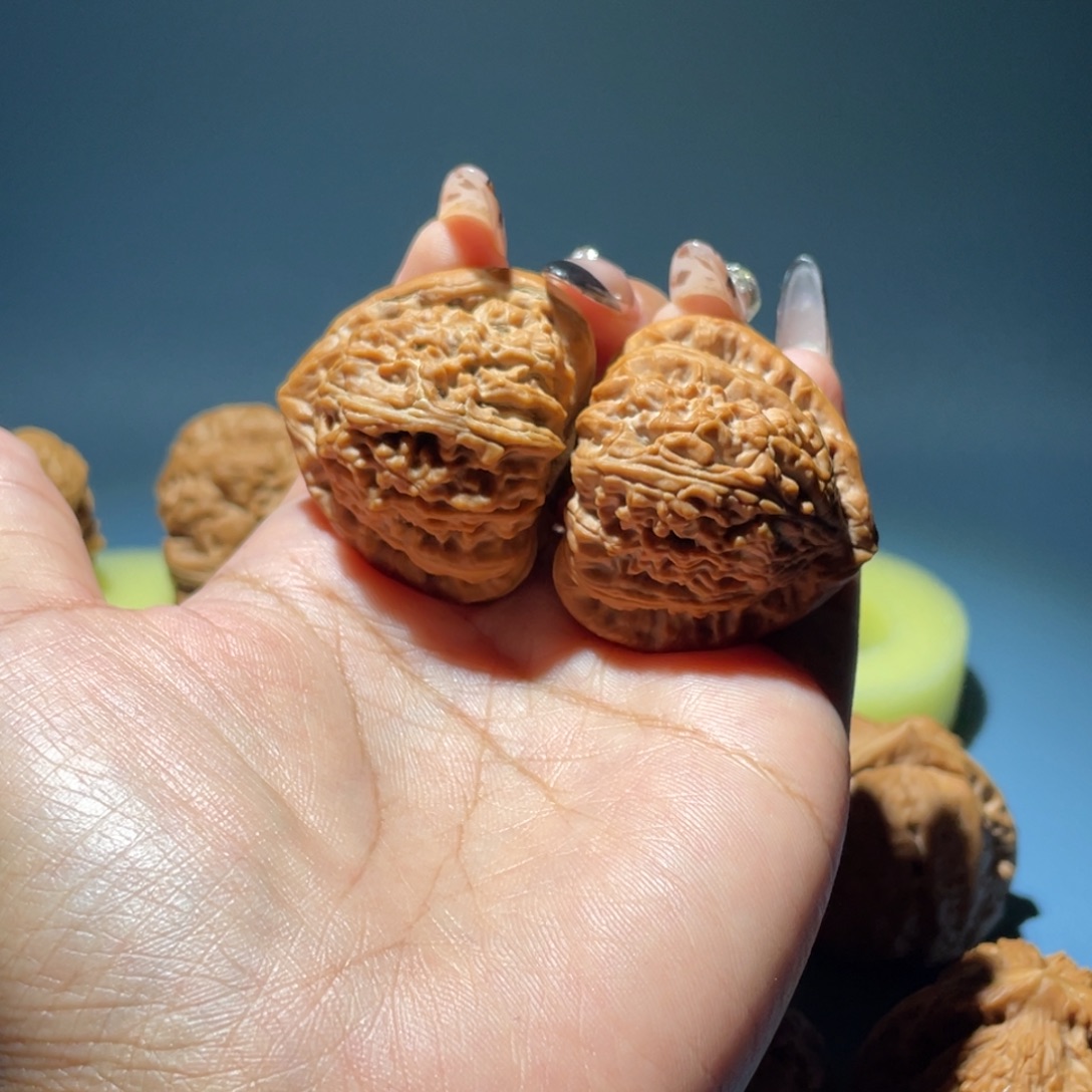 弱***千文玩核桃39尺寸三角白