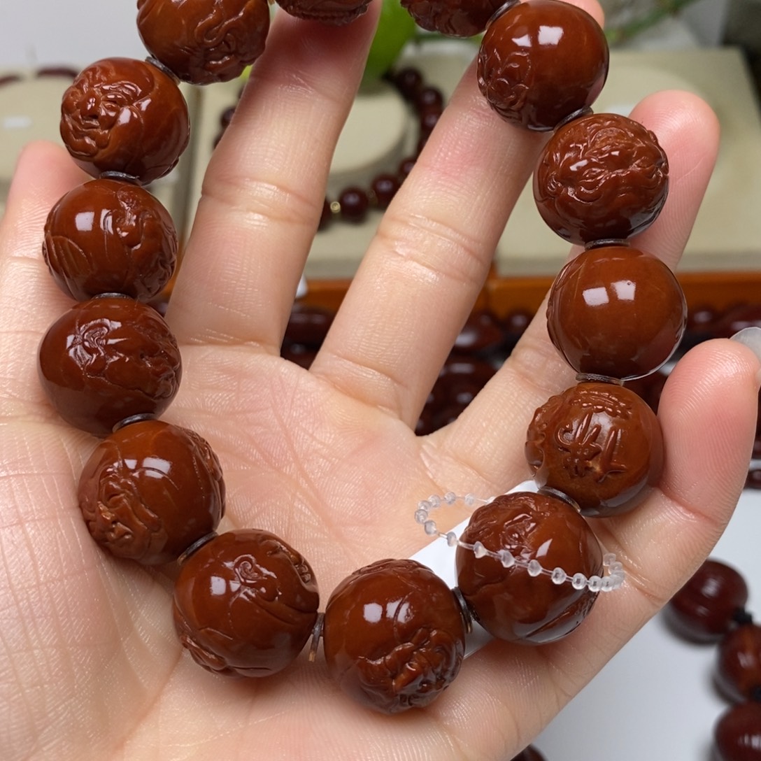 边***人橄榄核吊坠包浆玉化
