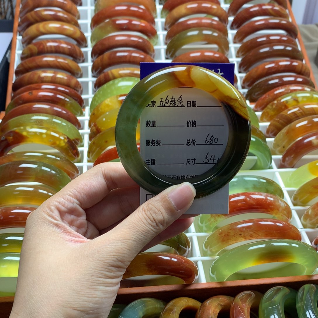 五***条蛇纹石玉未镶嵌手镯