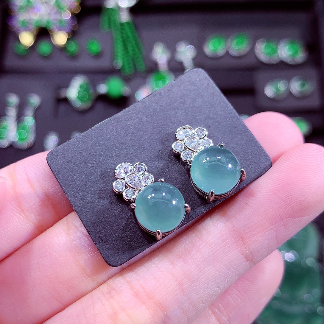 颈饰未镶嵌翡翠天然