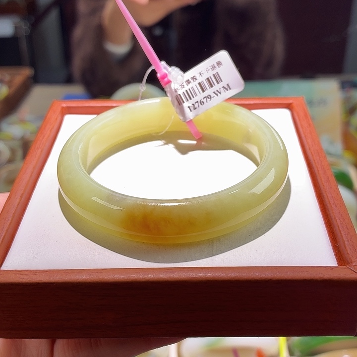 和田玉未镶嵌手镯21。 56