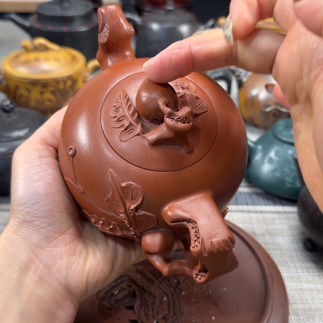 茶壶紫砂紫砂紫色紫砂