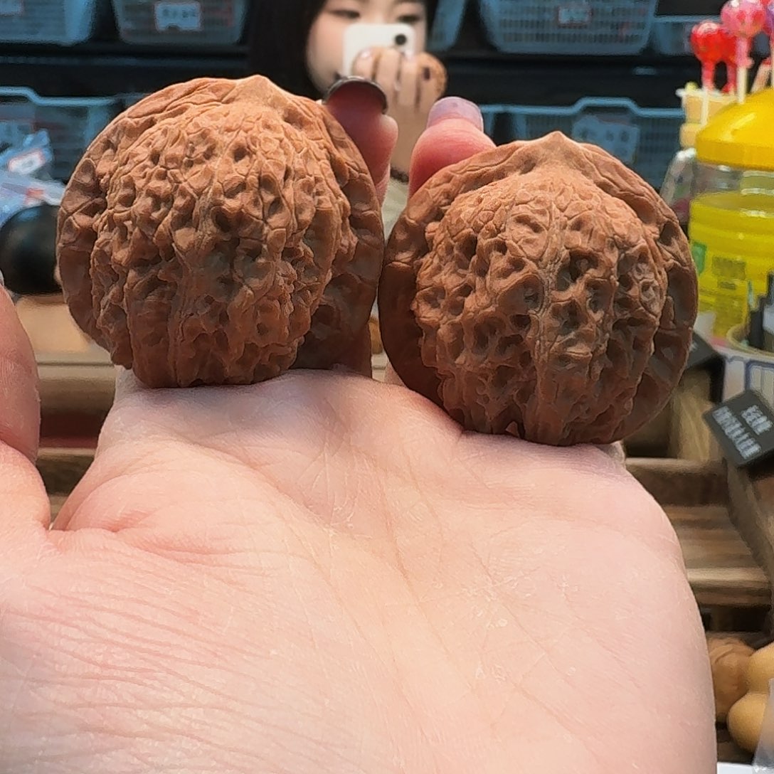 文玩核桃吊坠血麒麟42尺