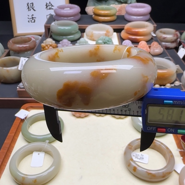 石英岩玉未镶嵌手镯