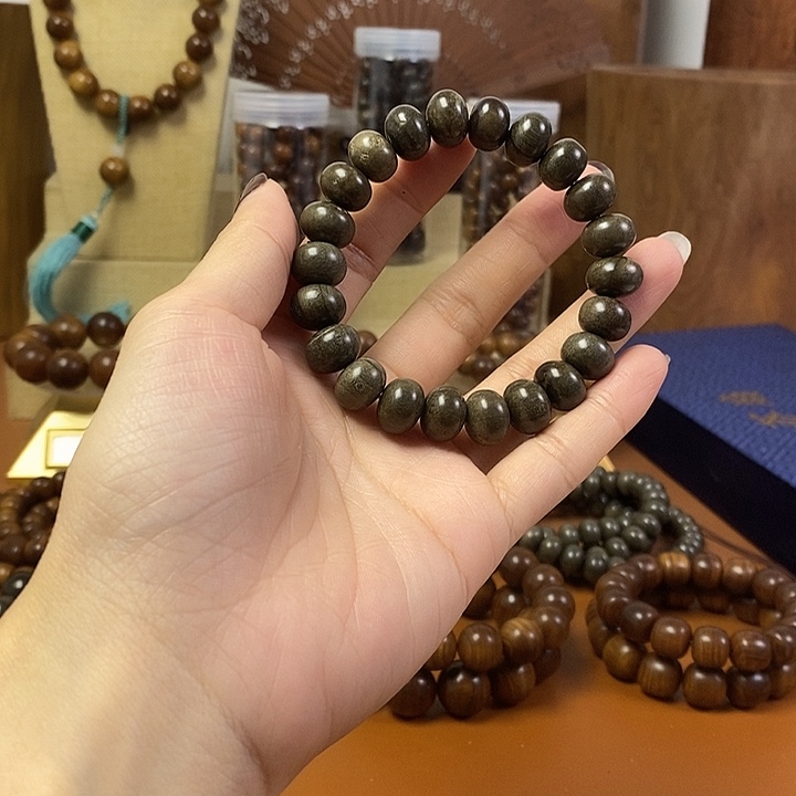 老山檀香微瑕疵阴沉9-12手串