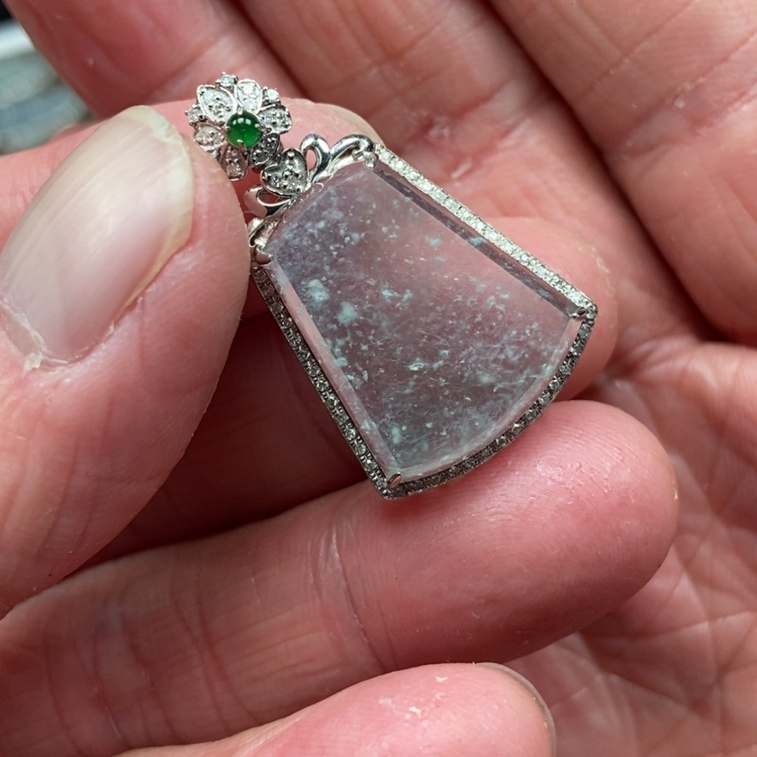 翡翠颈饰18K金镶嵌无事牌