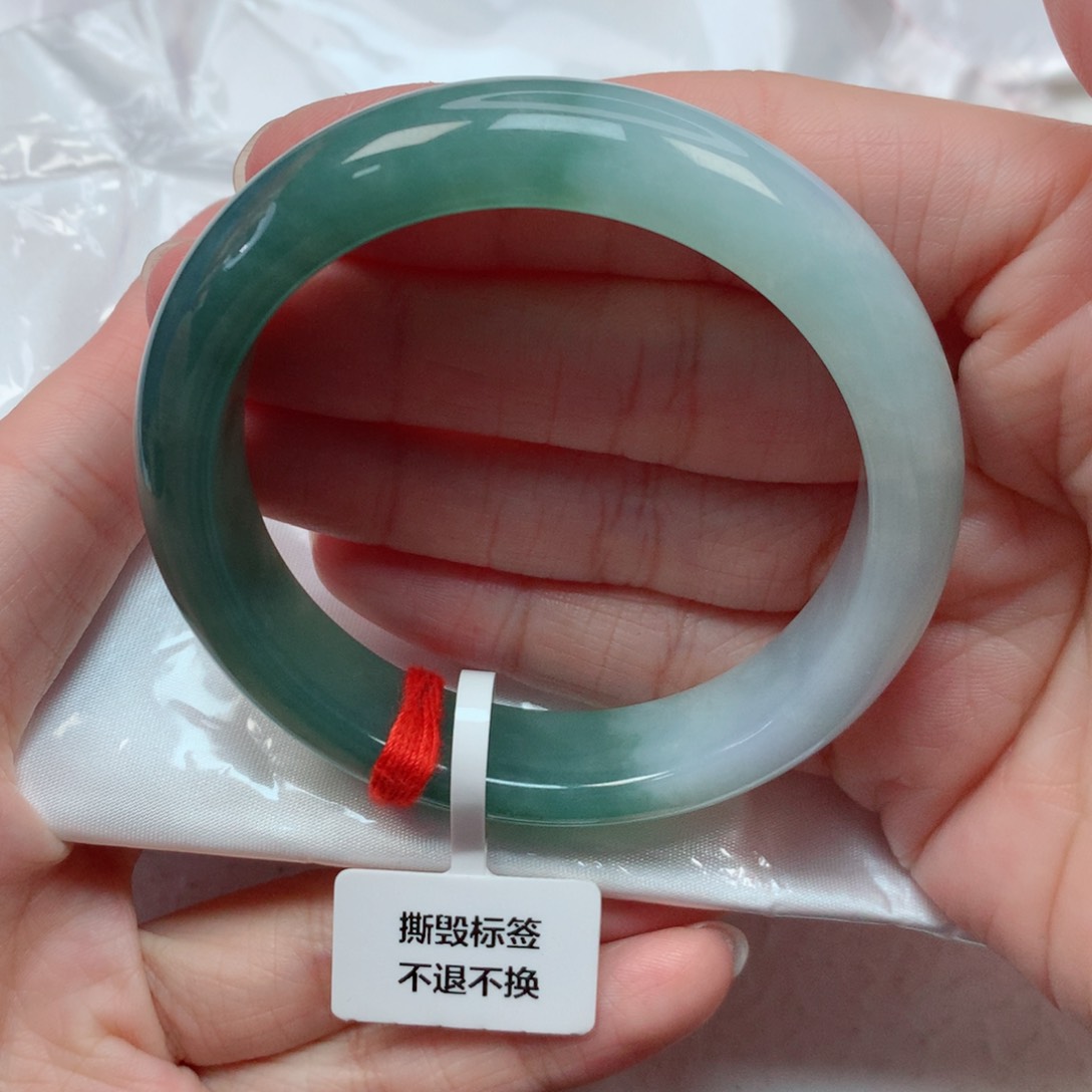 翡翠手镯未镶嵌53.7圈 半山水意境带抹紫