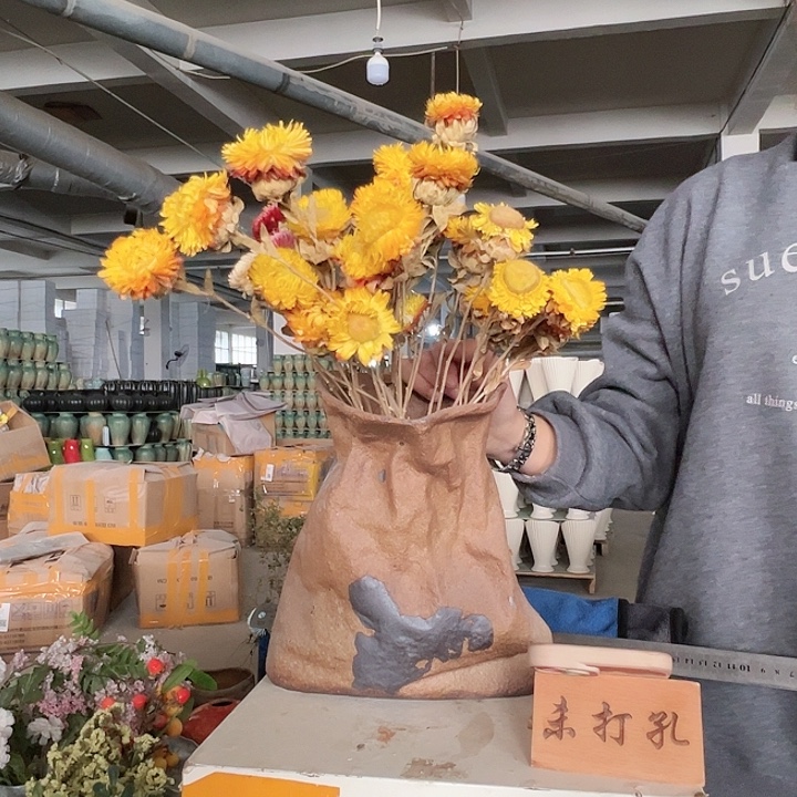 景德镇陶瓷花瓶工厂