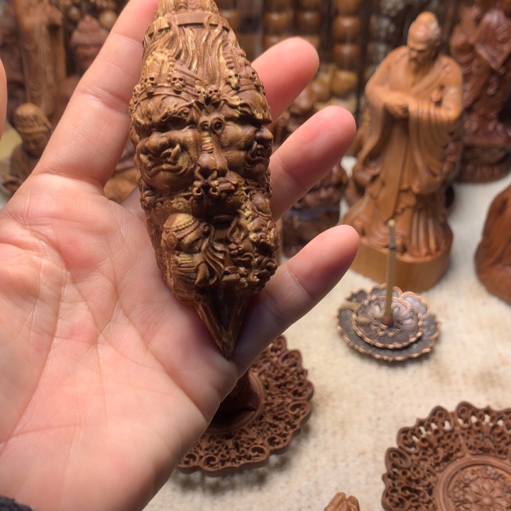 檀香木其他老山檀香手把件瑕疵