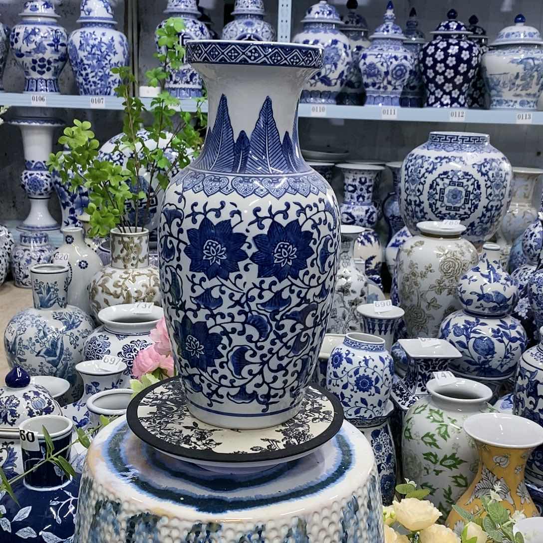 【闪购商品】摆件鱼尾瓶瓷器。……………………………………