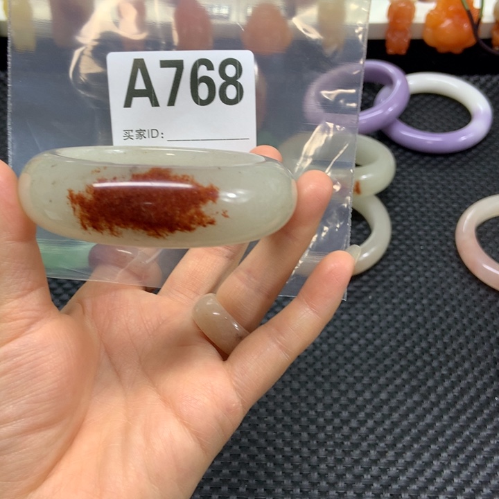 B***y石英质玉未镶嵌手镯