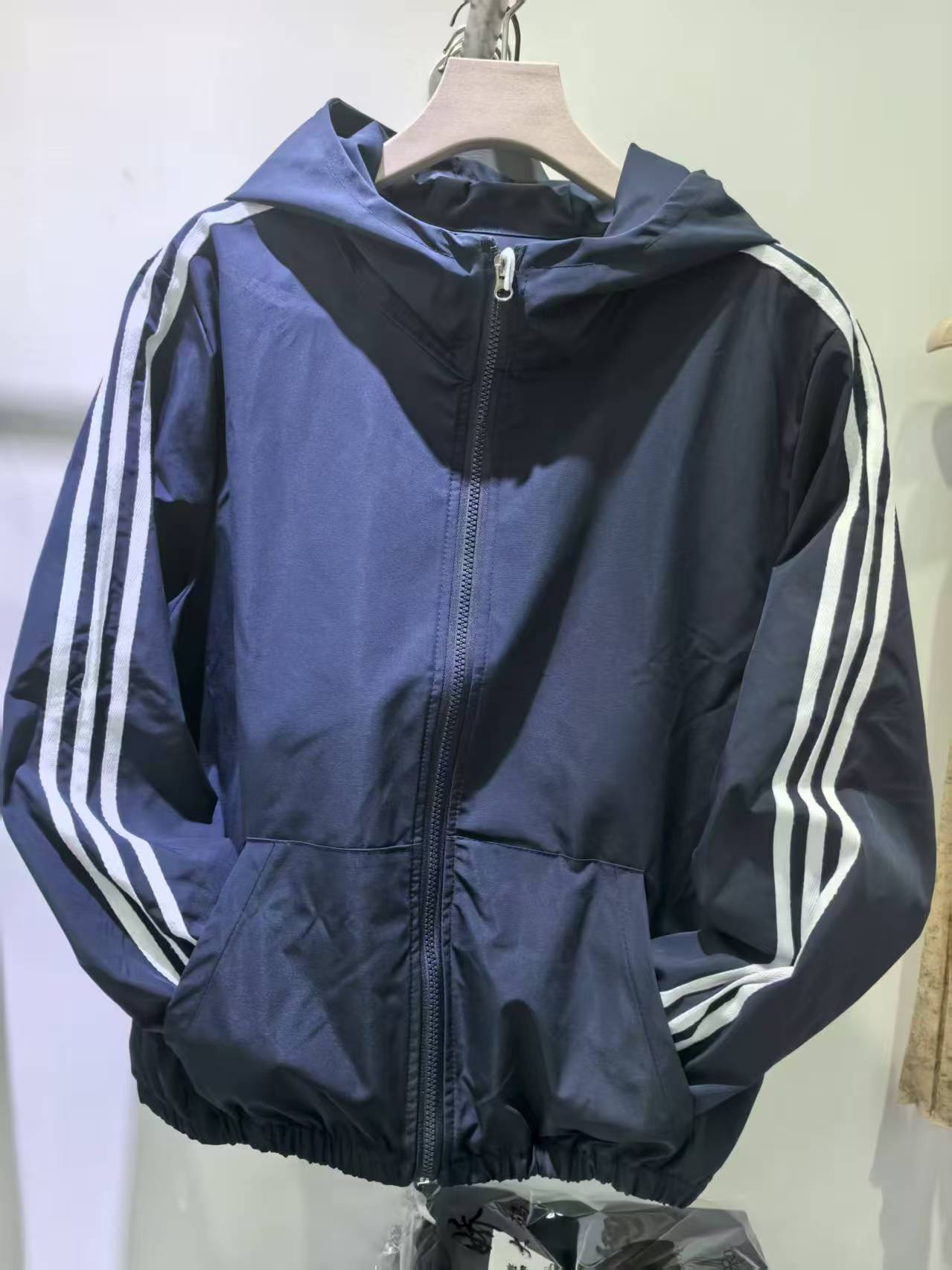 886韩系休闲趴条连帽冲锋衣外套