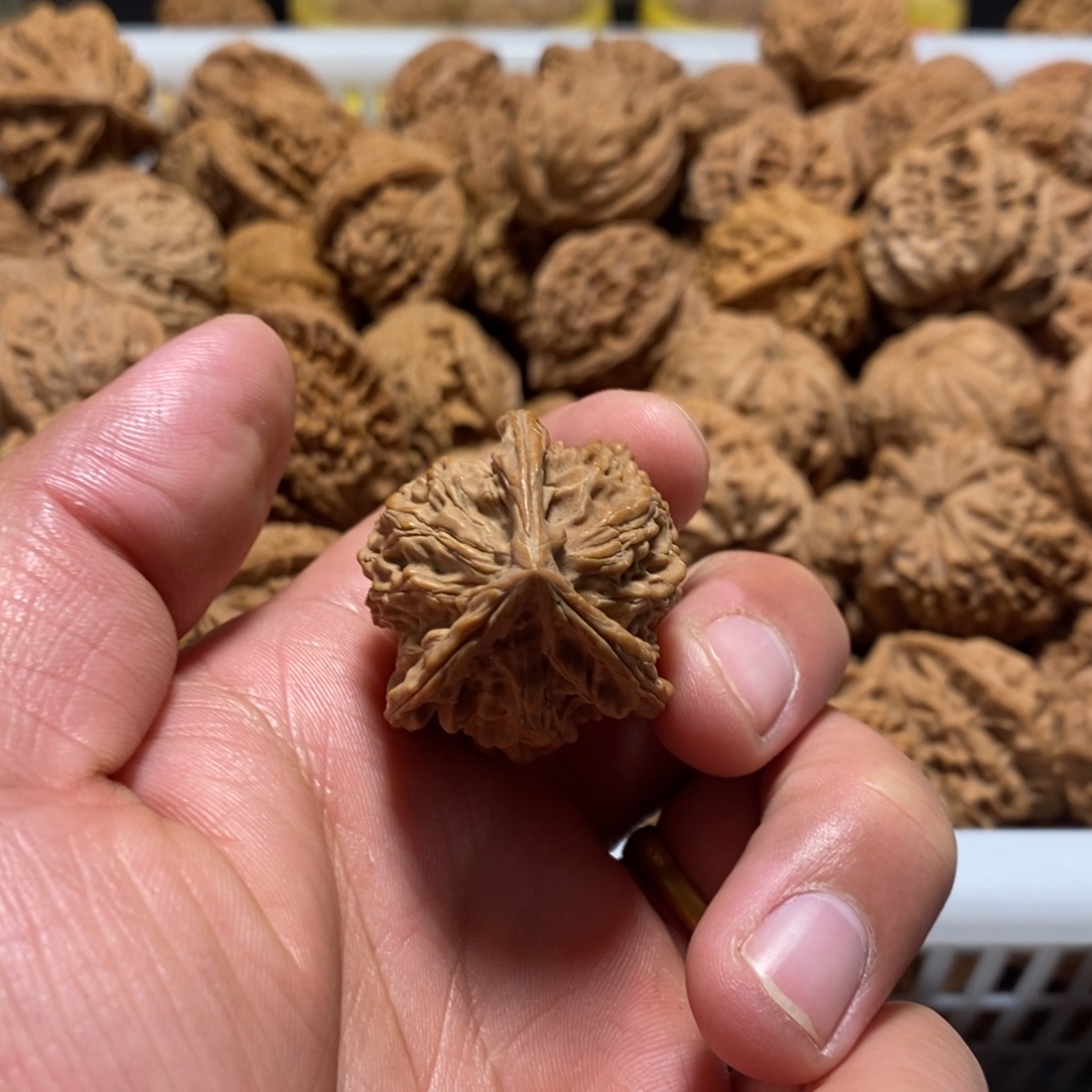 ****侠吊坠文玩核桃核桃异形