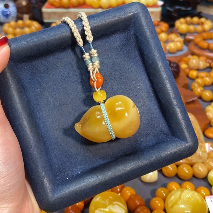 未镶嵌琥珀吊坠(赠链)蜜蜡