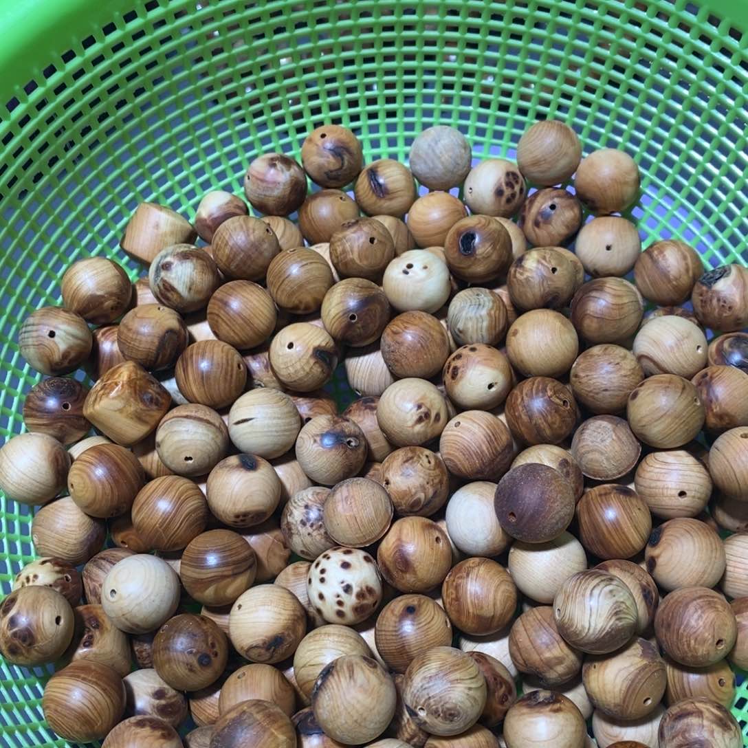 金丝楠雍**宝崖柏散珠微瑕343克