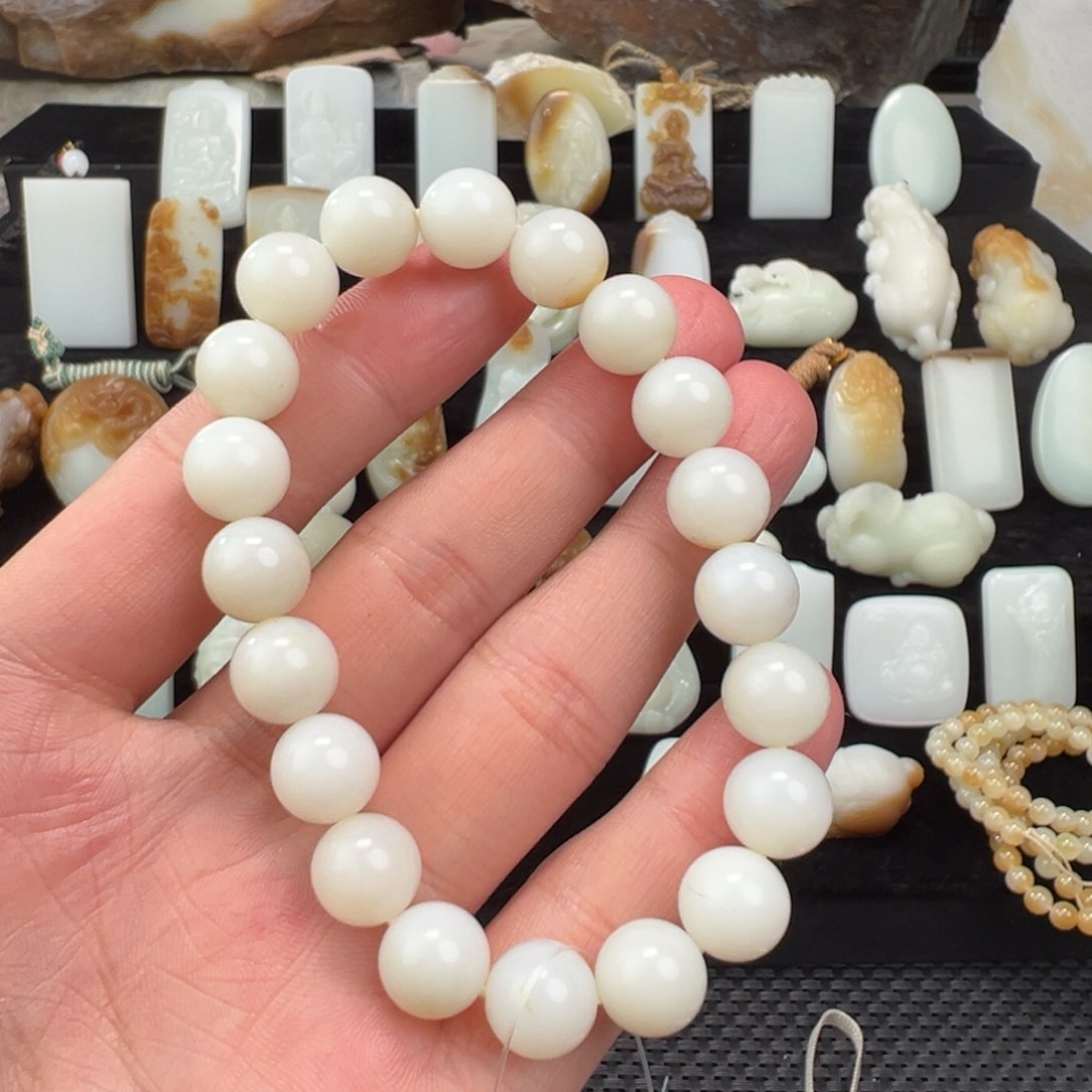 和田玉颈饰未镶嵌