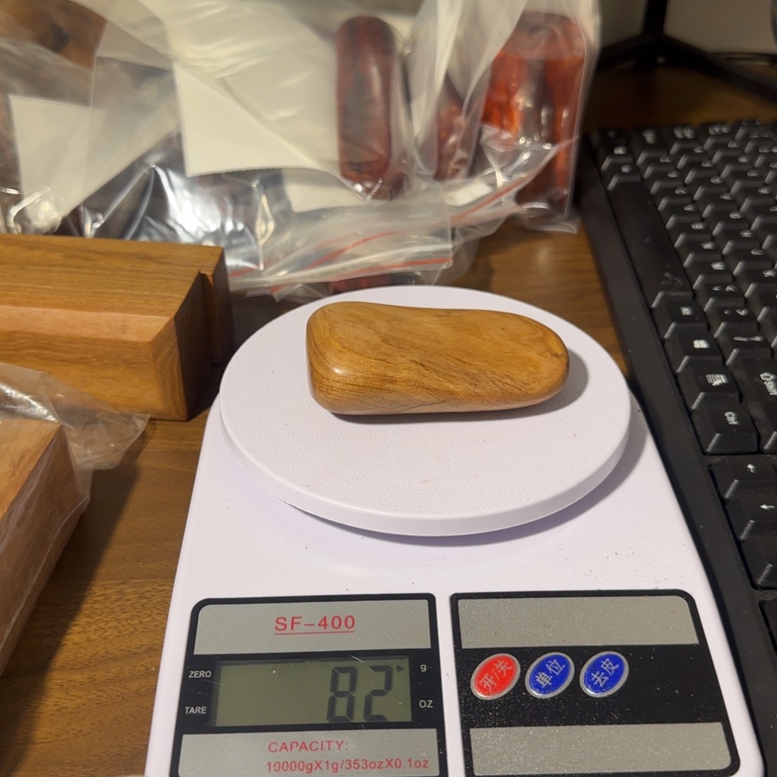 酒***仙木印度迈索尔老山檀香老料手把件