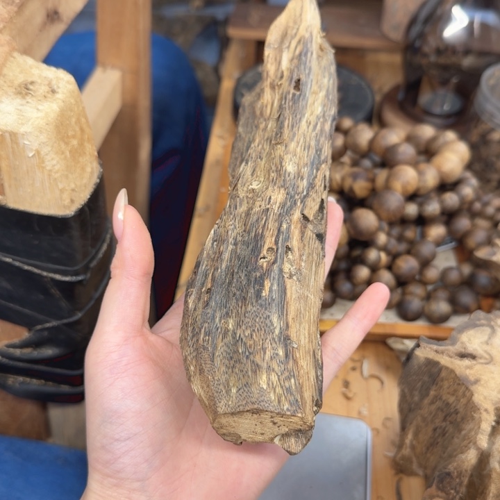 刘***奇沉香碎屑沉香沉香奇楠块料144克