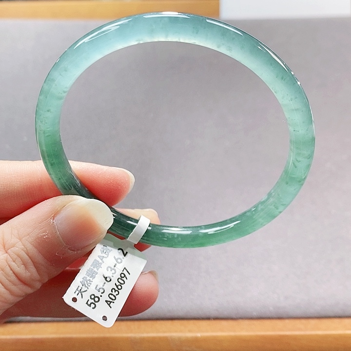 【闪购商品】翡翠手镯（圆镯）未镶嵌