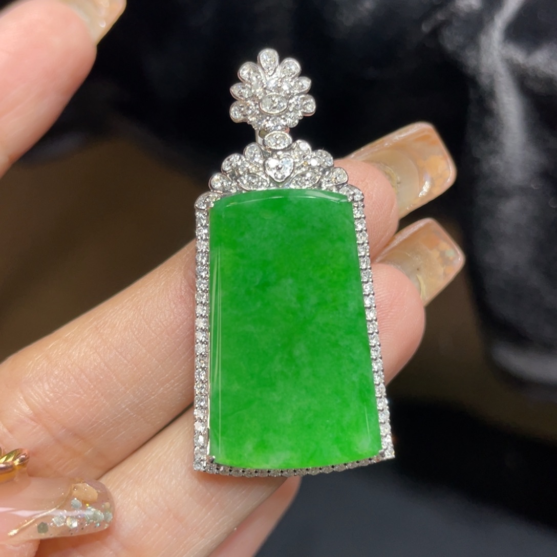 翡翠颈饰18K金镶嵌天然缅甸翡翠