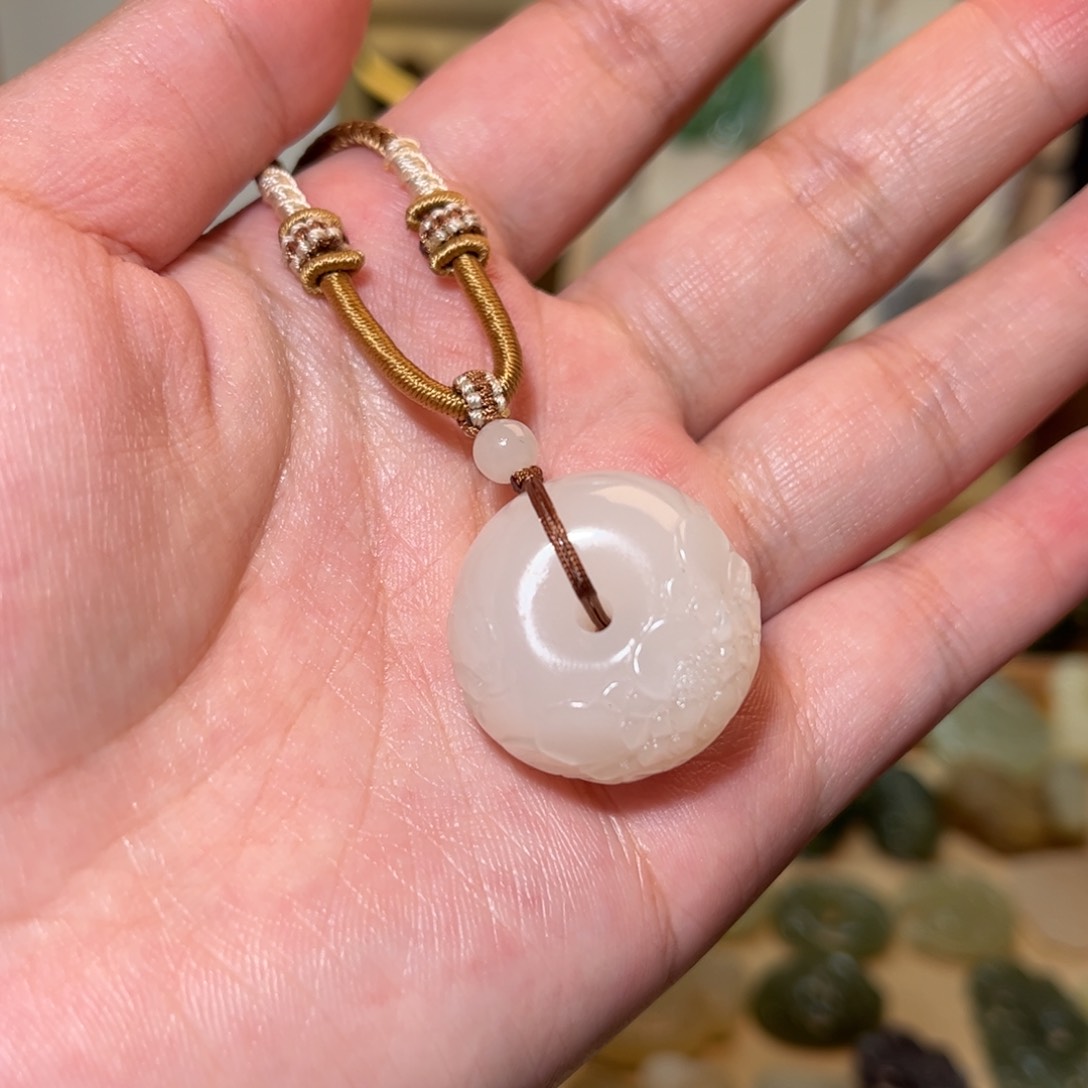 和田玉颈饰未镶嵌香**铁