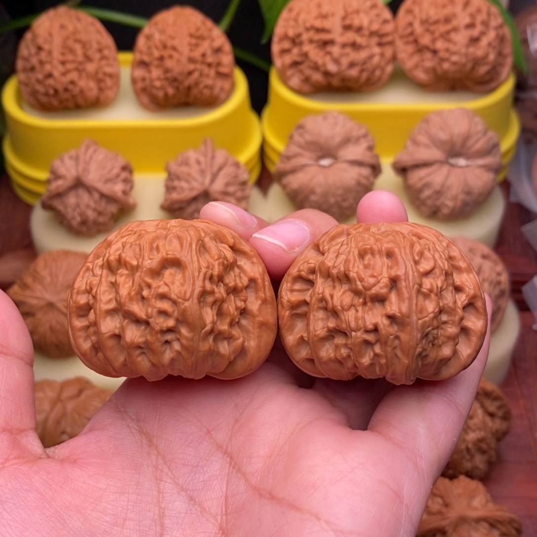 把件文玩核桃42“红皮”大球白