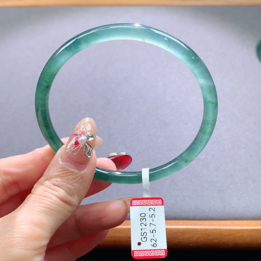 翡翠手镯未镶嵌天然翡翠手镯叮当镯