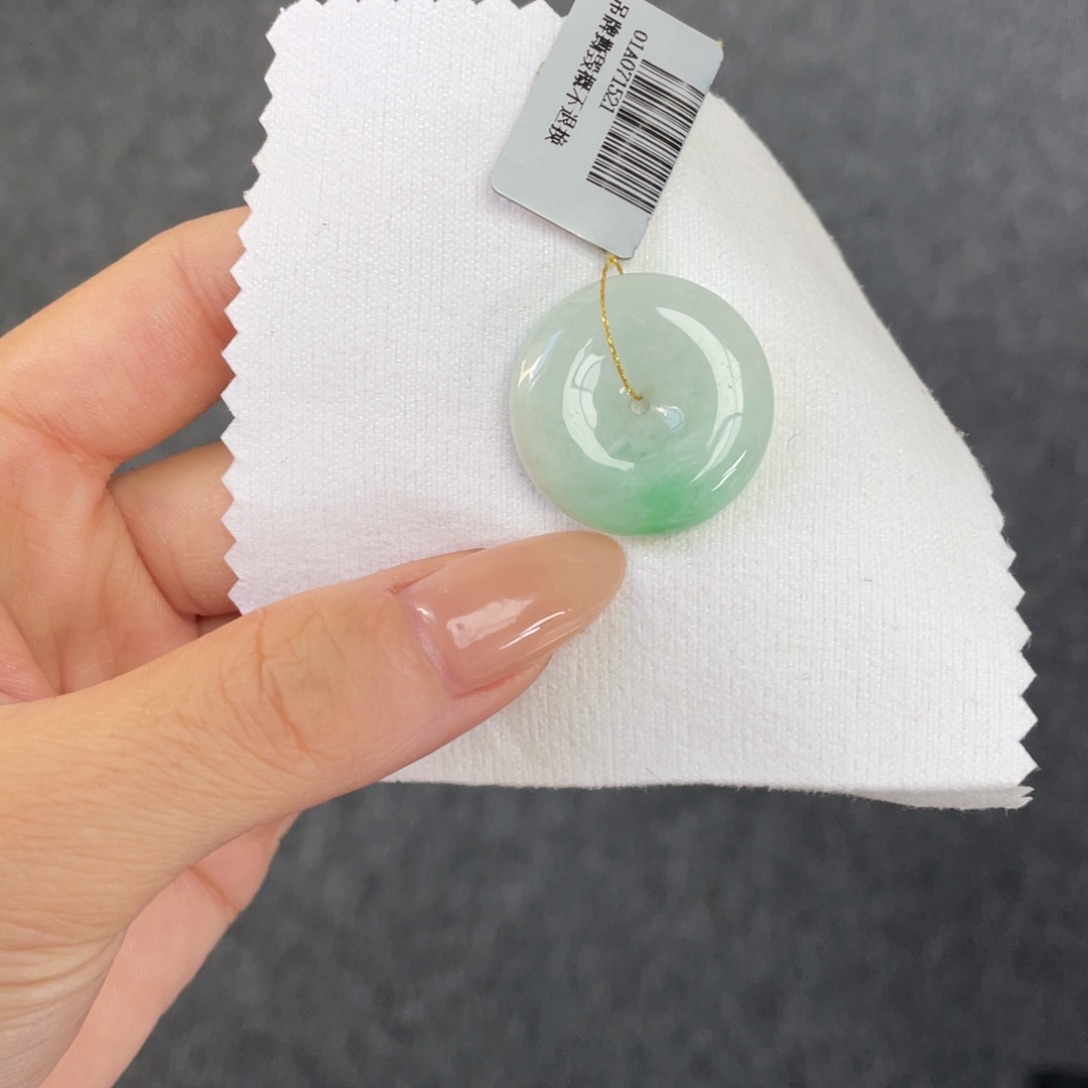 翡翠未镶嵌颈饰平安扣