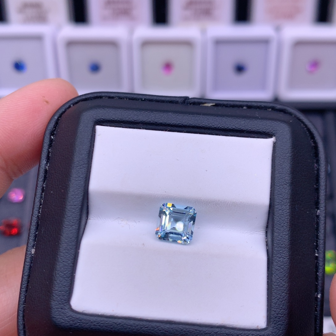 海蓝宝石裸石1.7克拉阿斯切