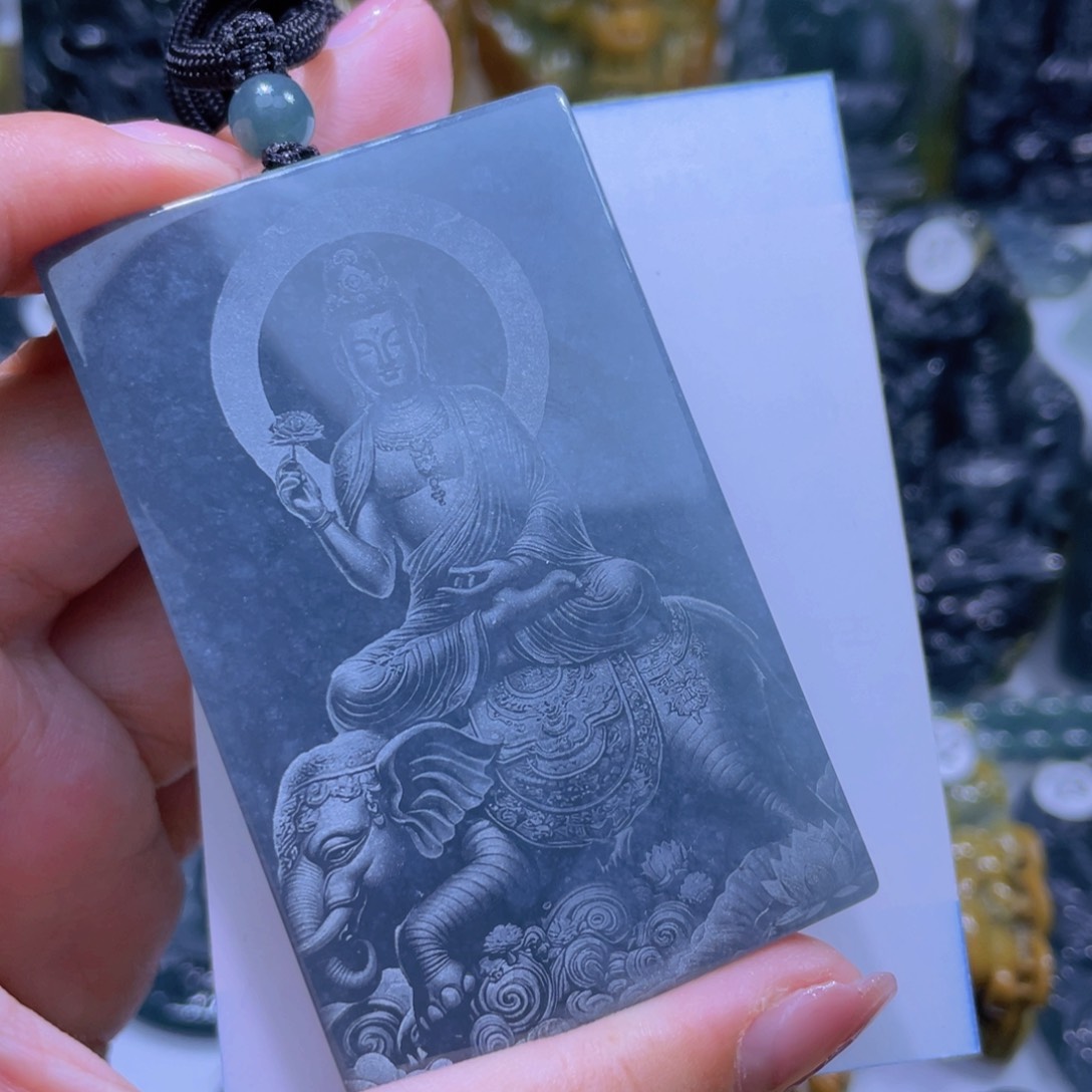 翡翠颈饰未镶嵌荣**花