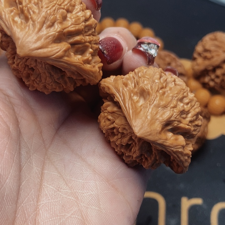 文玩核桃吊坠蛇头