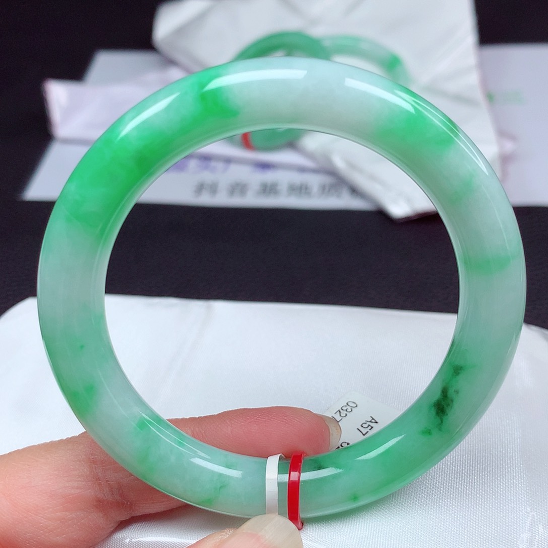 翡翠手镯（圆镯）未镶嵌