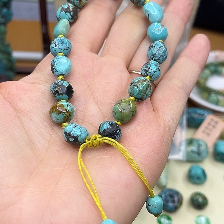 绿松石未镶嵌颈饰