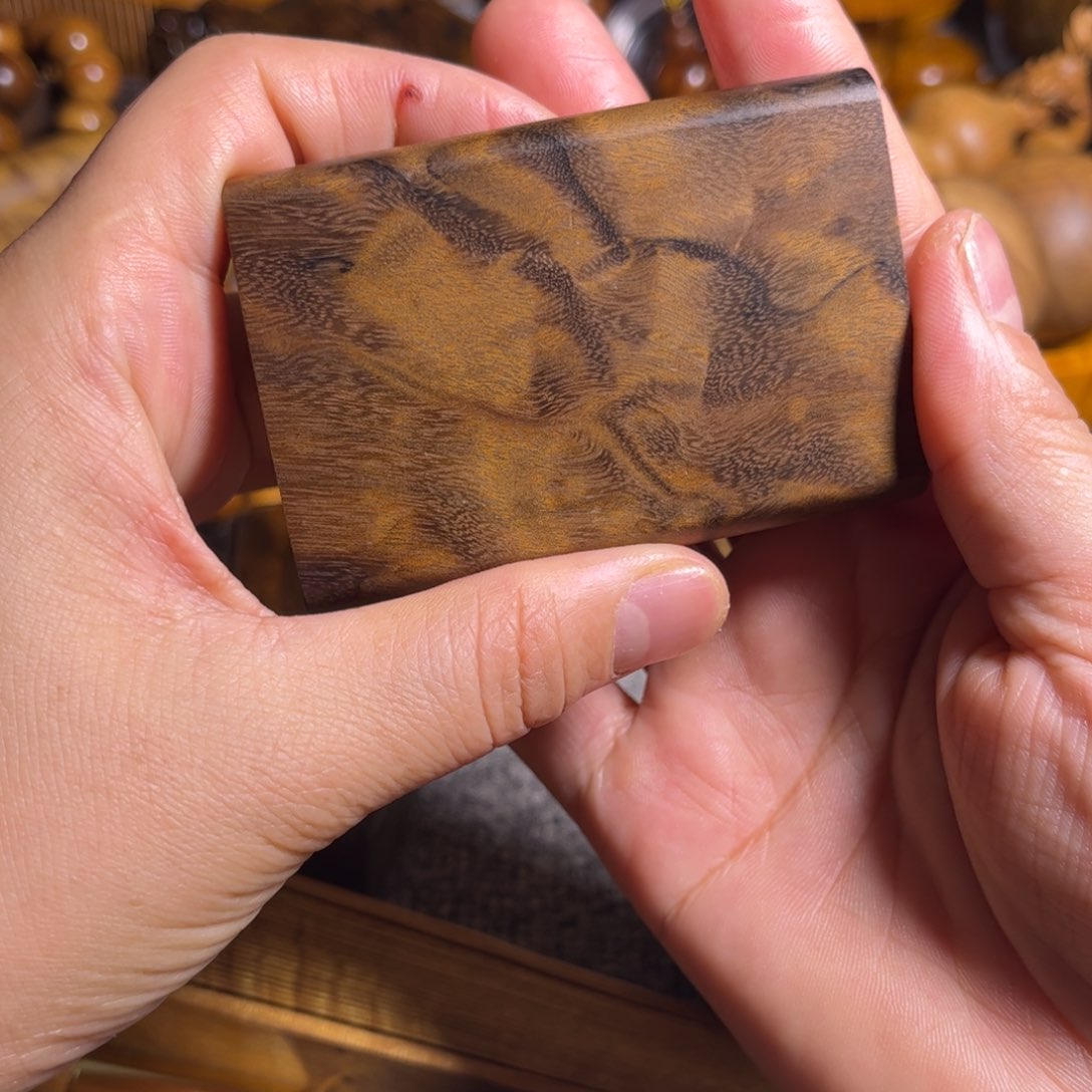 金丝楠阴沉黄无事