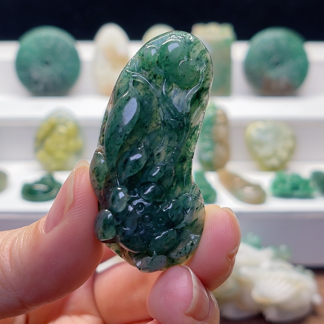 独山玉未镶嵌颈饰