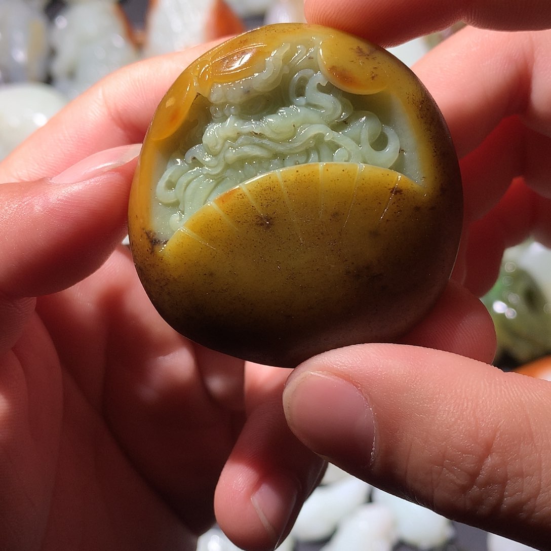 和田玉（糖玉）未镶嵌挂件