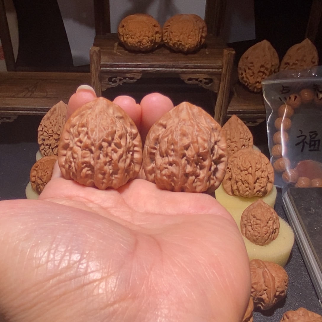 文玩核桃吊坠靠山王36+