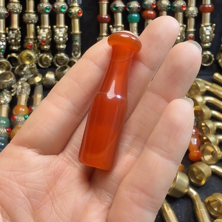 红玛瑙烟嘴6厘米长