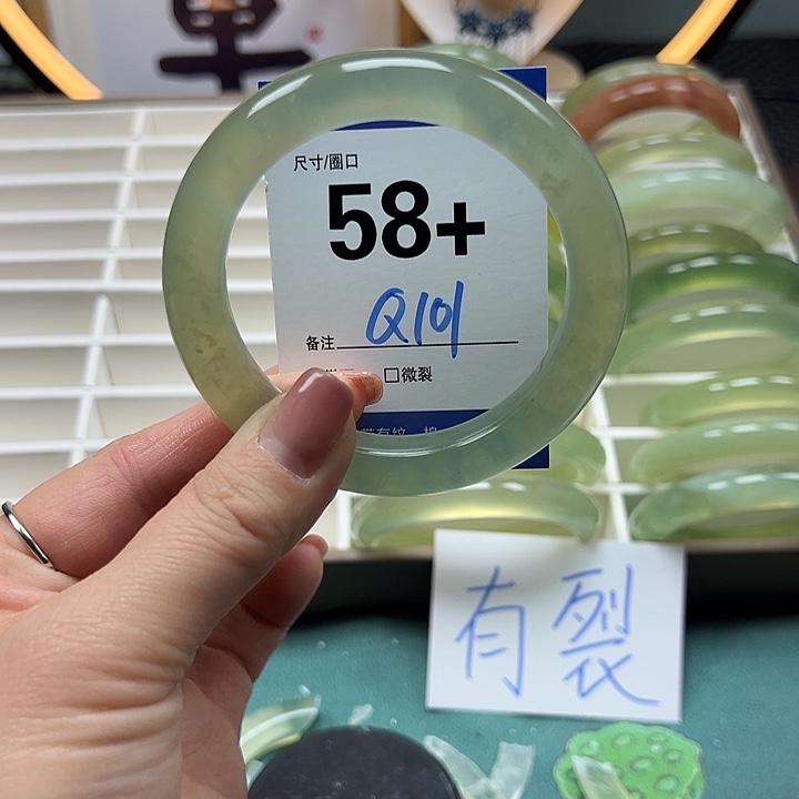蛇纹石玉手镯未镶嵌